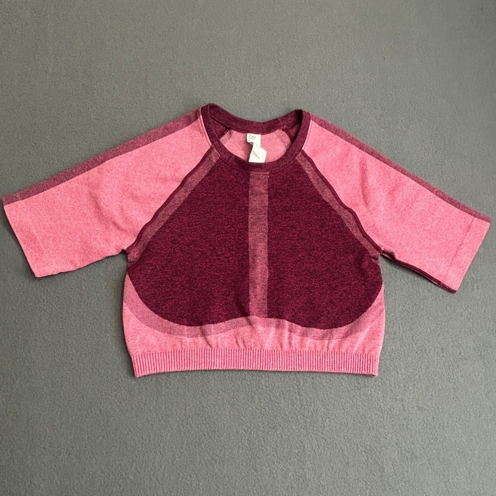 Fabletics Crop Top Women L Pink Seamless Raglan Short Sleeve Athletic Gym Shirt